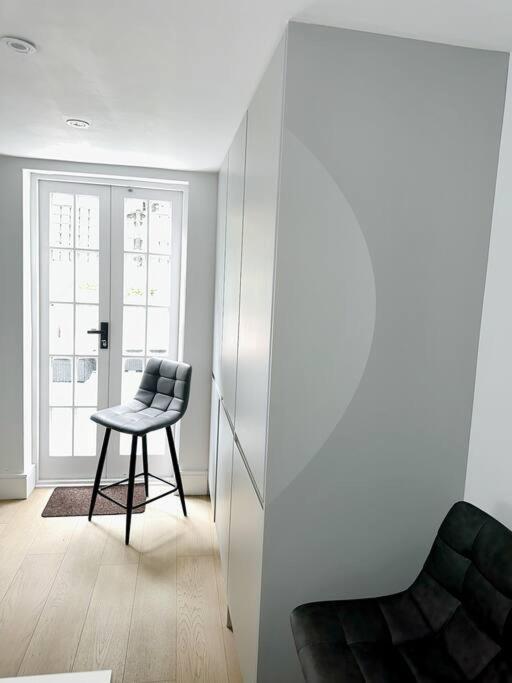 Londwell, Luxe And Leaves, Chelsea Flat With Private Garden Apartment London Bagian luar foto