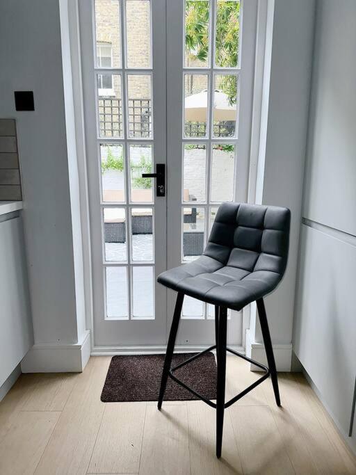 Londwell, Luxe And Leaves, Chelsea Flat With Private Garden Apartment London Bagian luar foto